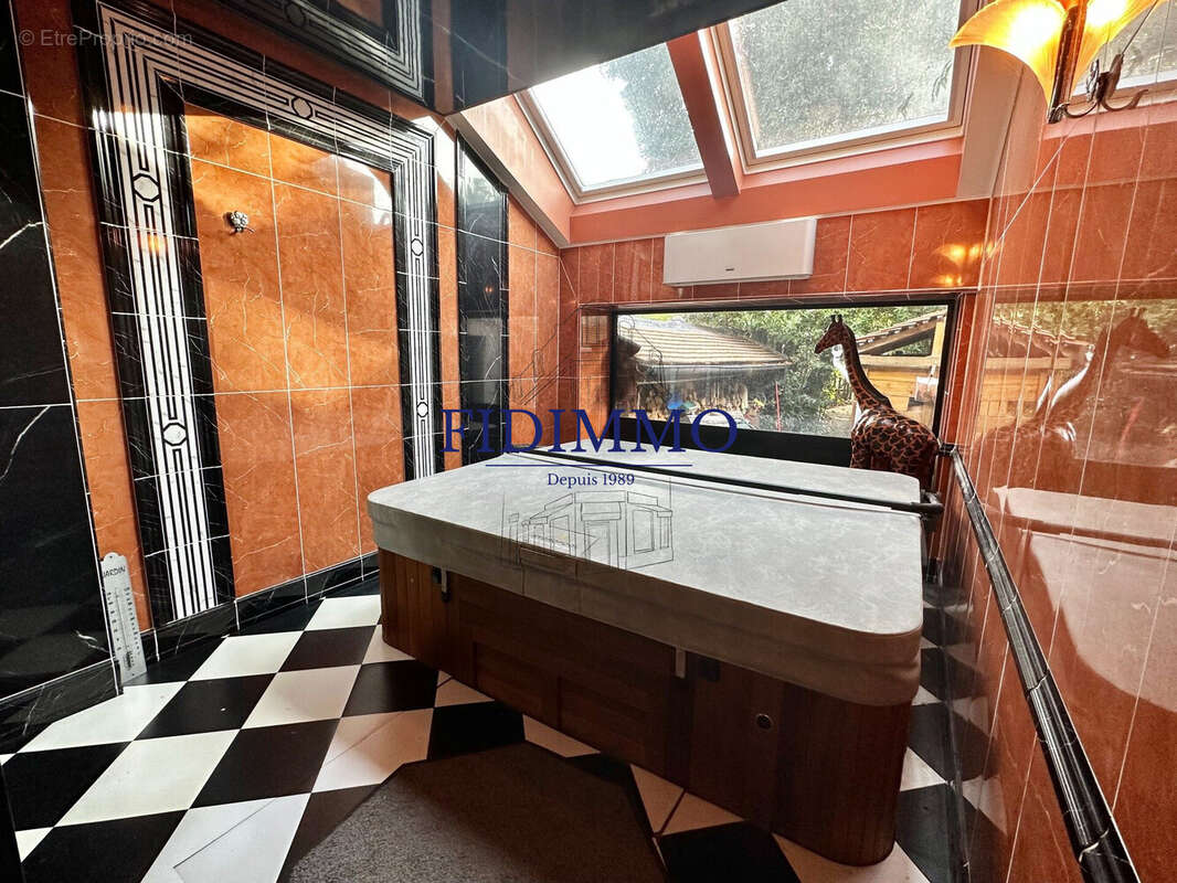 Maison à CHENNEVIERES-SUR-MARNE