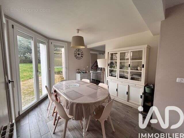 Photo 2 - Maison à BONNELLES
