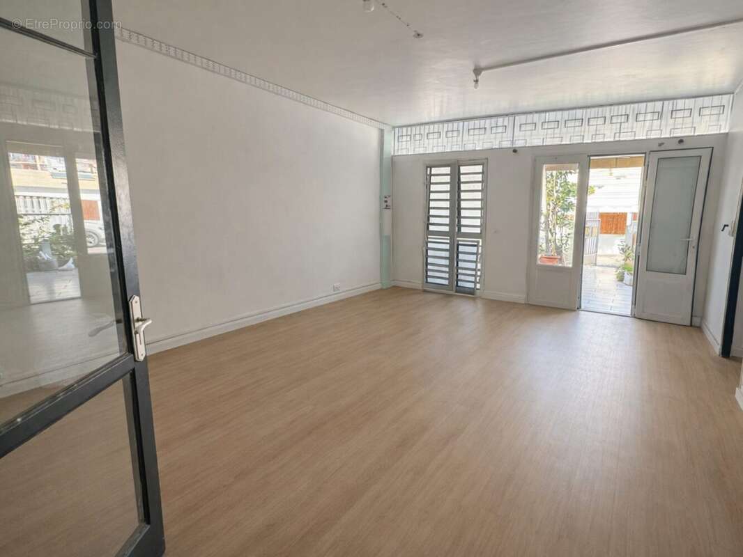 Maison 90 m² à Saint-Denis  - photo 4
