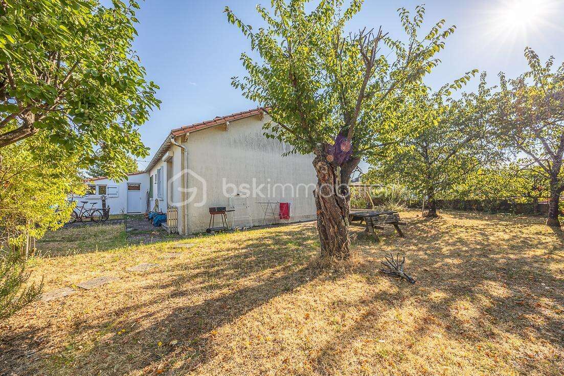 ***** plain-pied, 2 chambres, bureau, grand jardin arboré, quartier brizeaux à niort ***** - photo 12