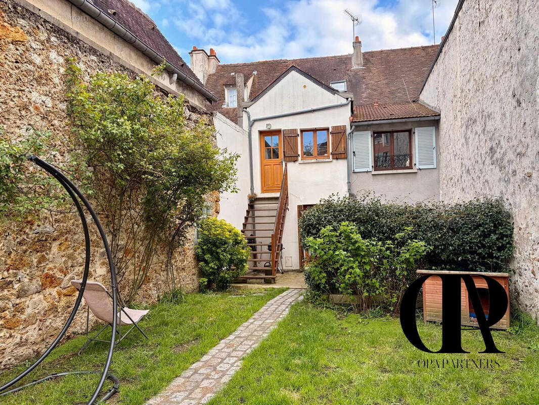 Maison à VERRIERES-LE-BUISSON