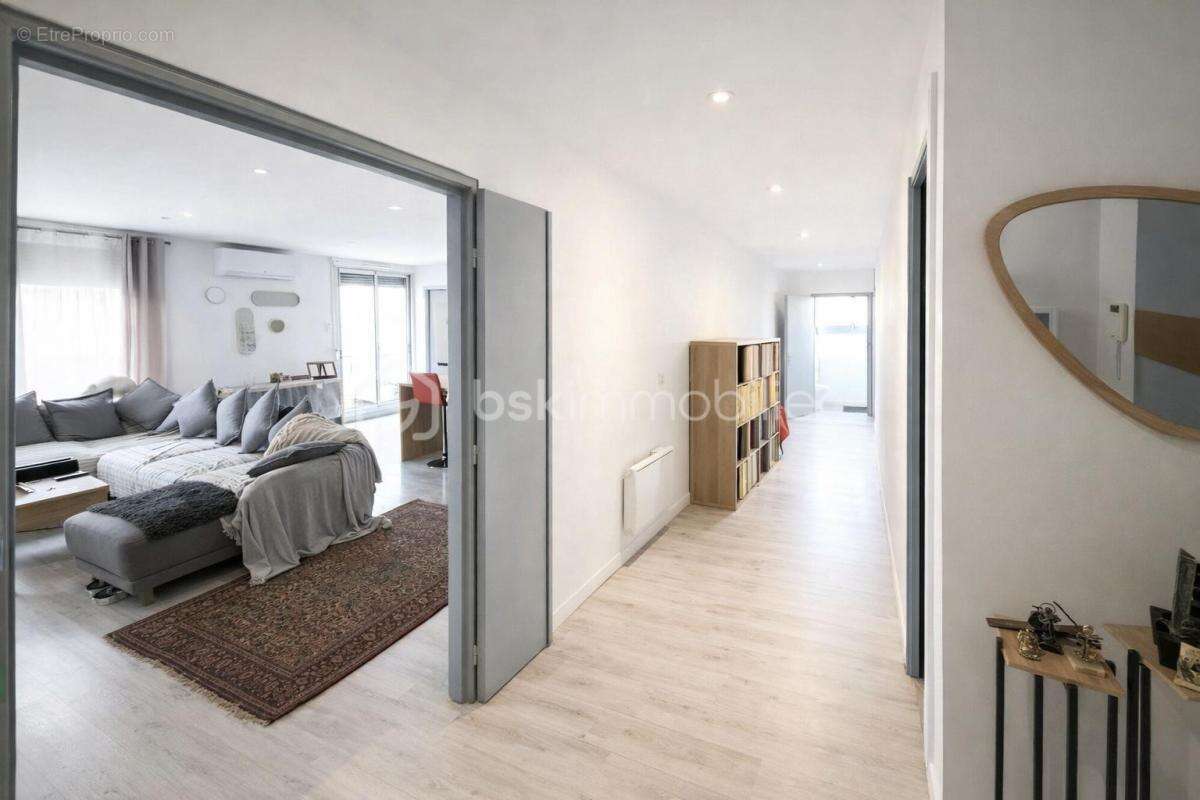 NÎMES – Proche  du Palais des Congrès de Nîmes – Appartement 4 pièces de 93 m² avec balcon , parking et caves - photo 3