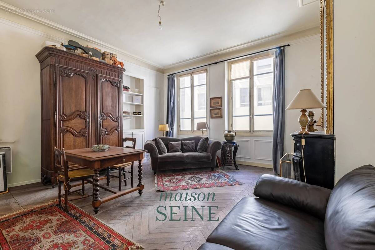 Appartement à PARIS-7E
