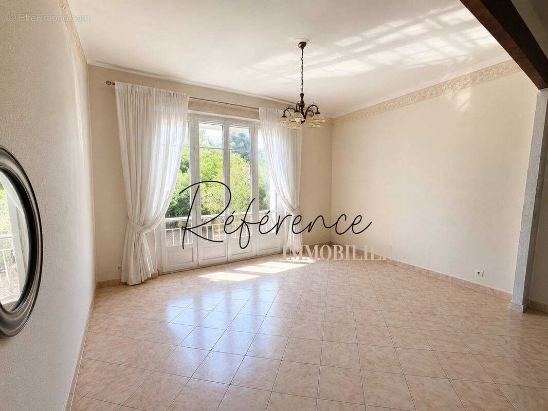 Appartement à MARSEILLE-6E