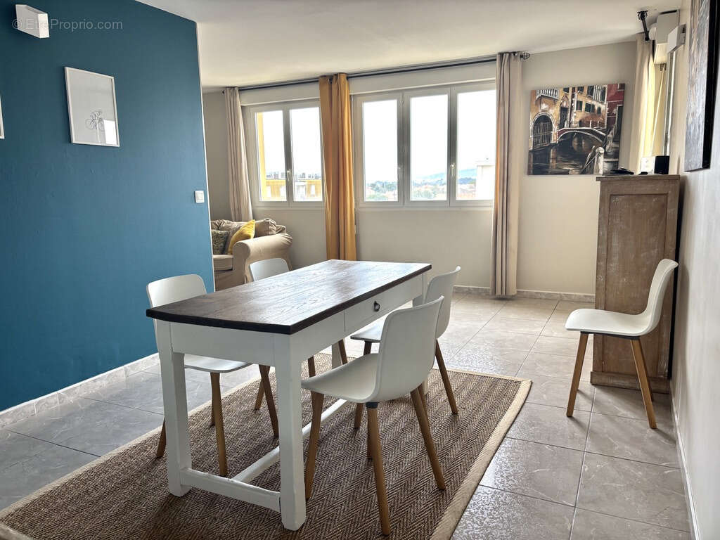 Appartement rénové, 2 chambres, 72 m2, dernier étage - photo 5