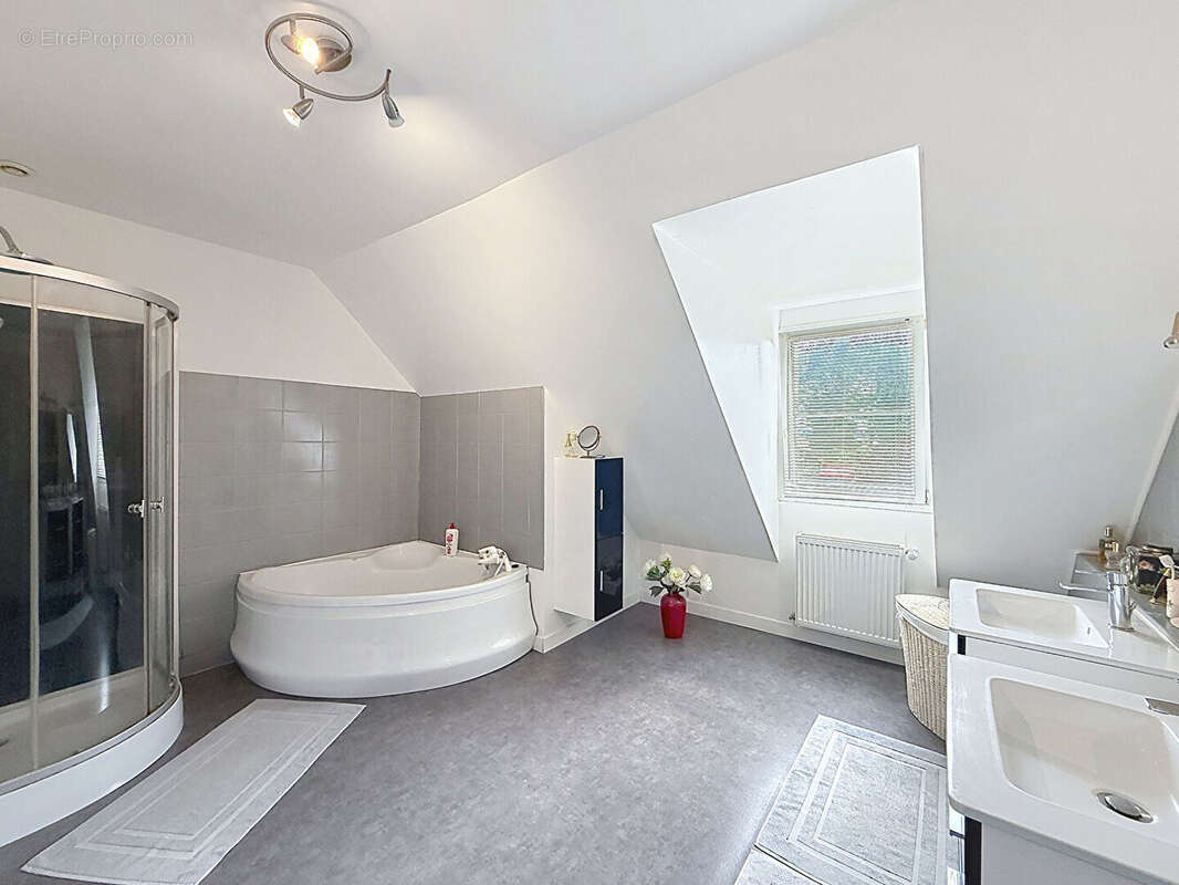 EXCLUSIVITE - LION-SUR-MER - maison de 6 chambres - photo 4
