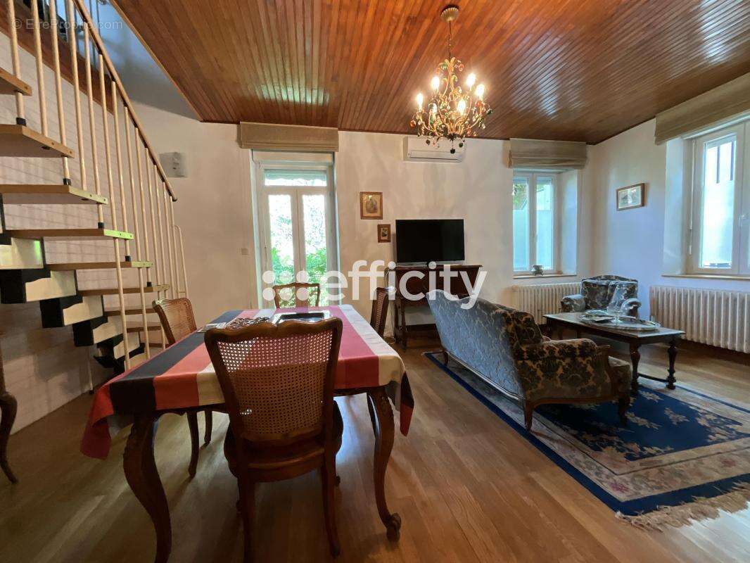 Appartement à PRIVAS