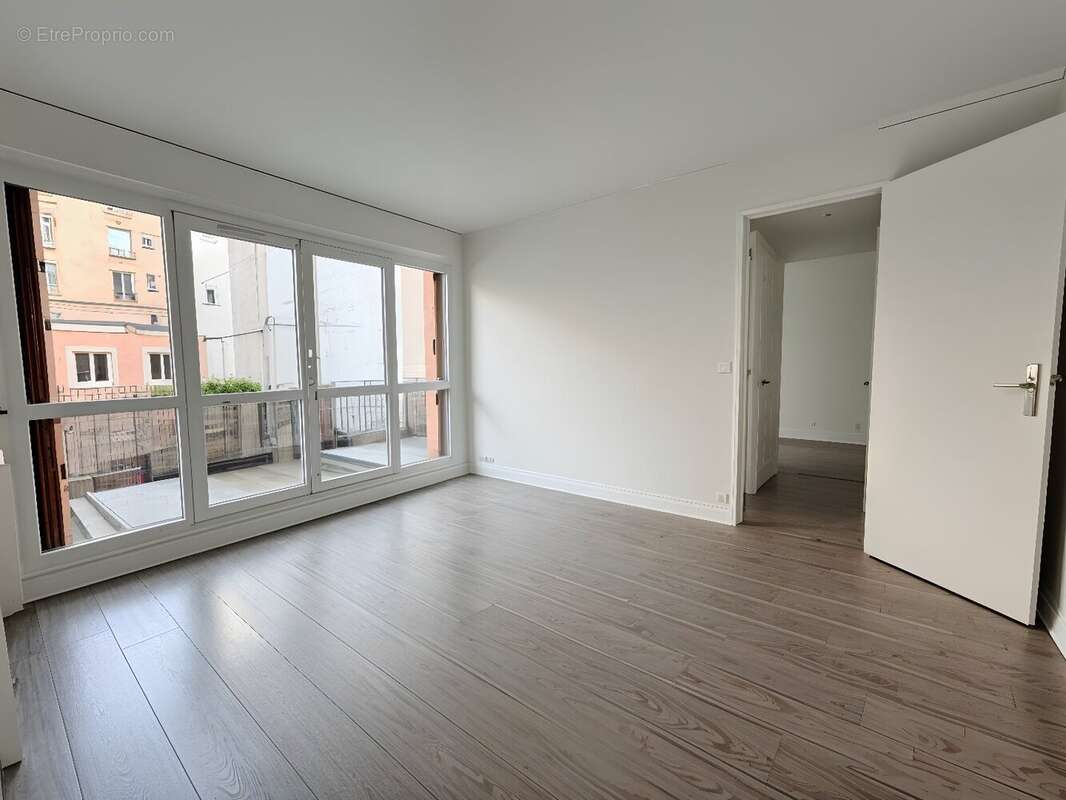 Appartement à PARIS-18E