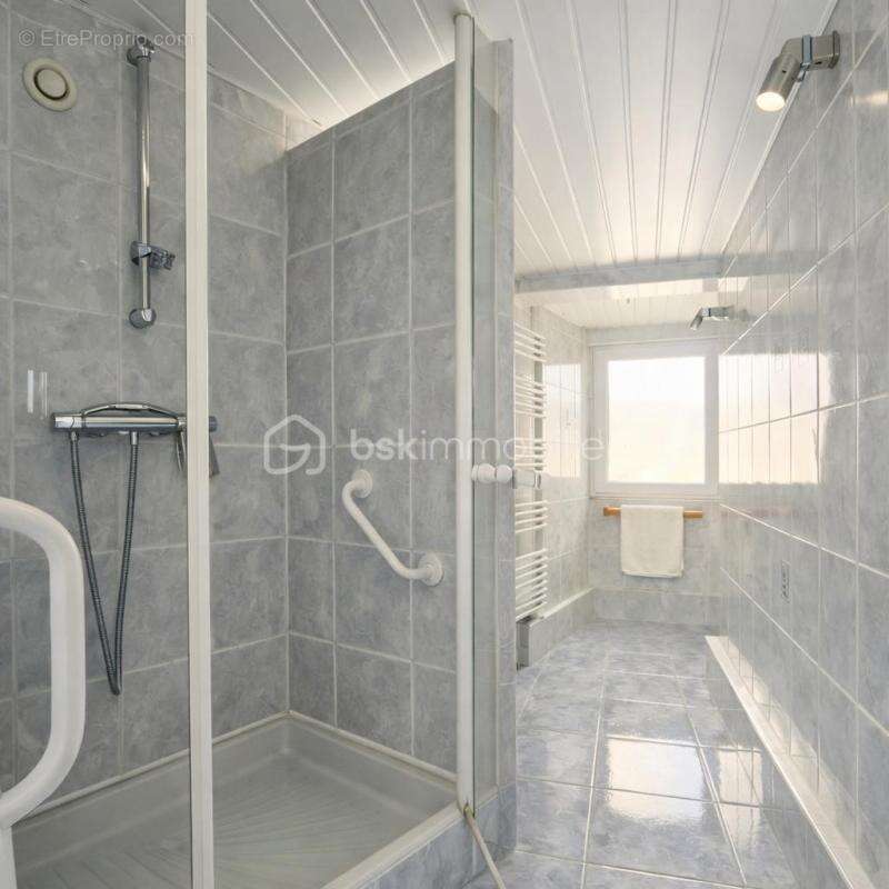 La Verrière – Maison individuelle 98 m² – 3 chambres – Terrain clos de 270 m² – Garage et annexes - photo 10