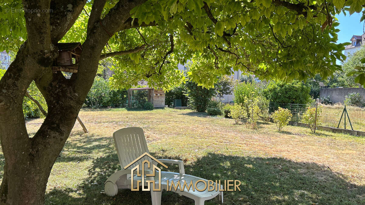 Propriété de caractère avec son jardin arboré - photo 10