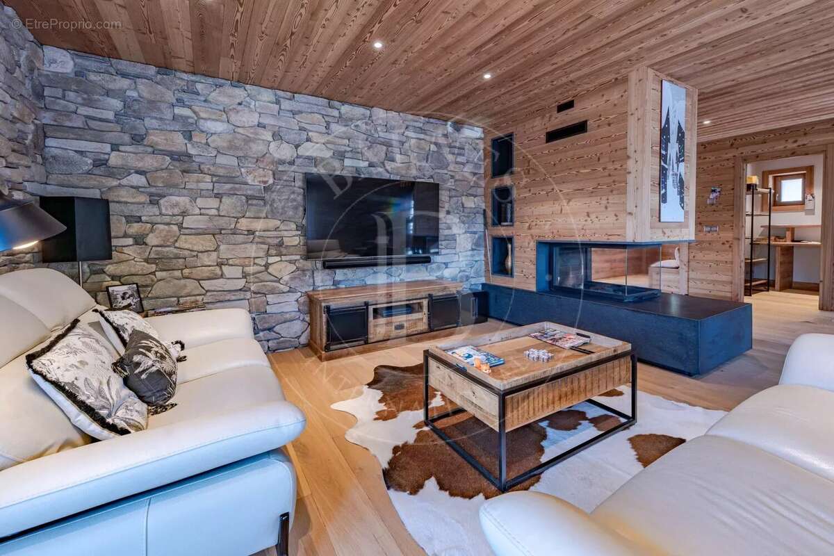 Maison à LES ALLUES