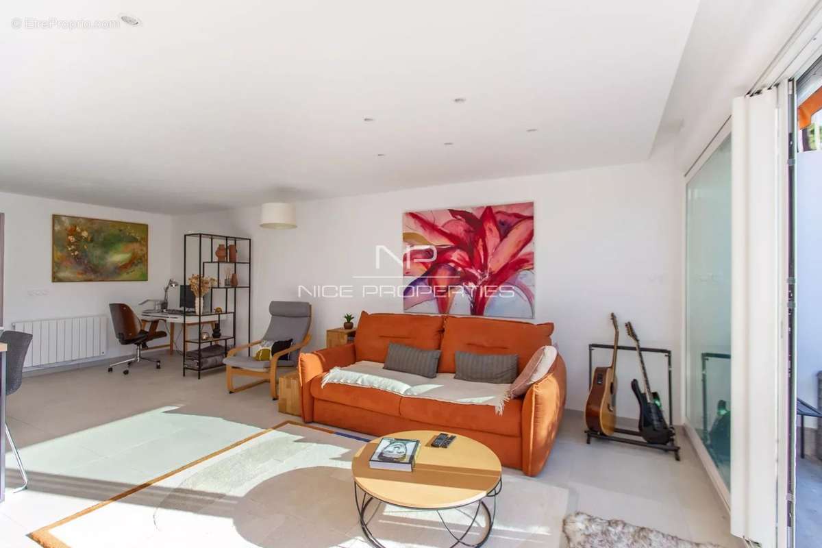 Appartement à SAINT-LAURENT-DU-VAR