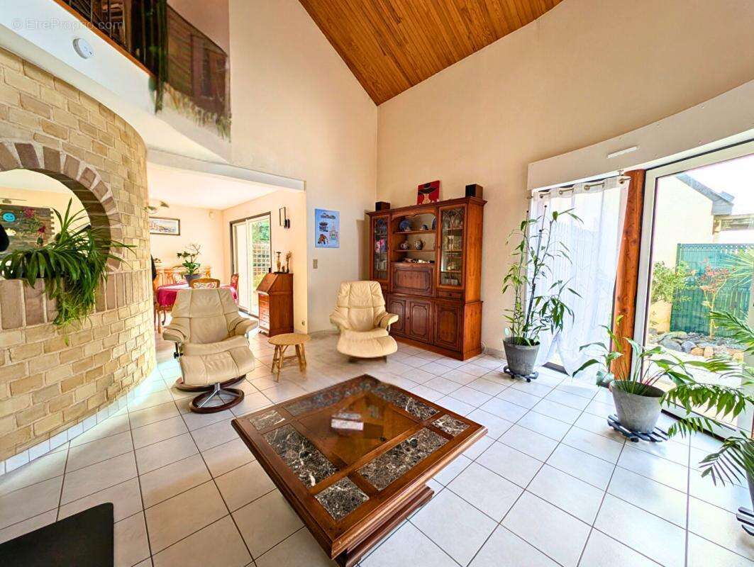 Maison à SAINTE-LUCE-SUR-LOIRE