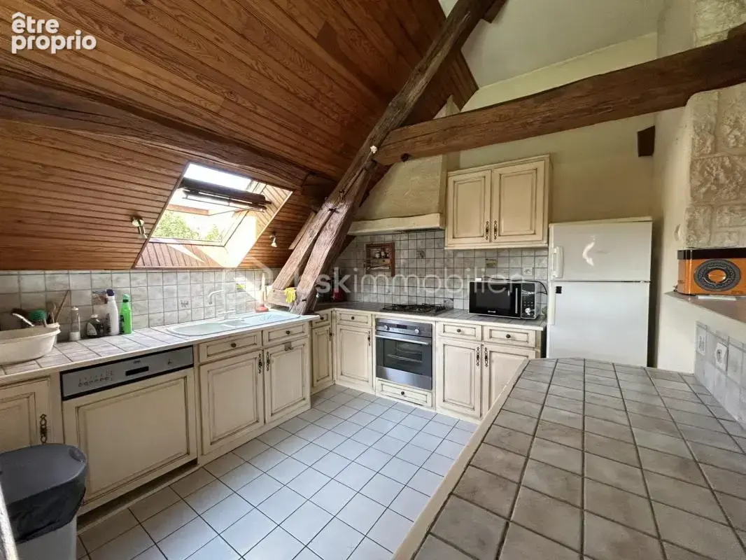 Appartement duplex en plein centre ville, 4 pièces, 2 chambres, terrasse, grenier, cave et place de parking privative! - photo 4