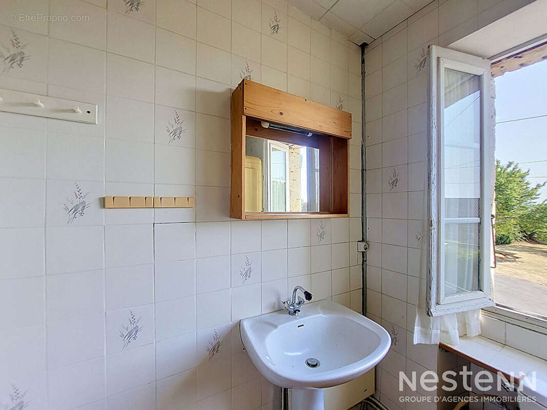 À Vendre Maison en pierre avec jardin, puits et dépendances au coeur du village de Saint-Puy - photo 11