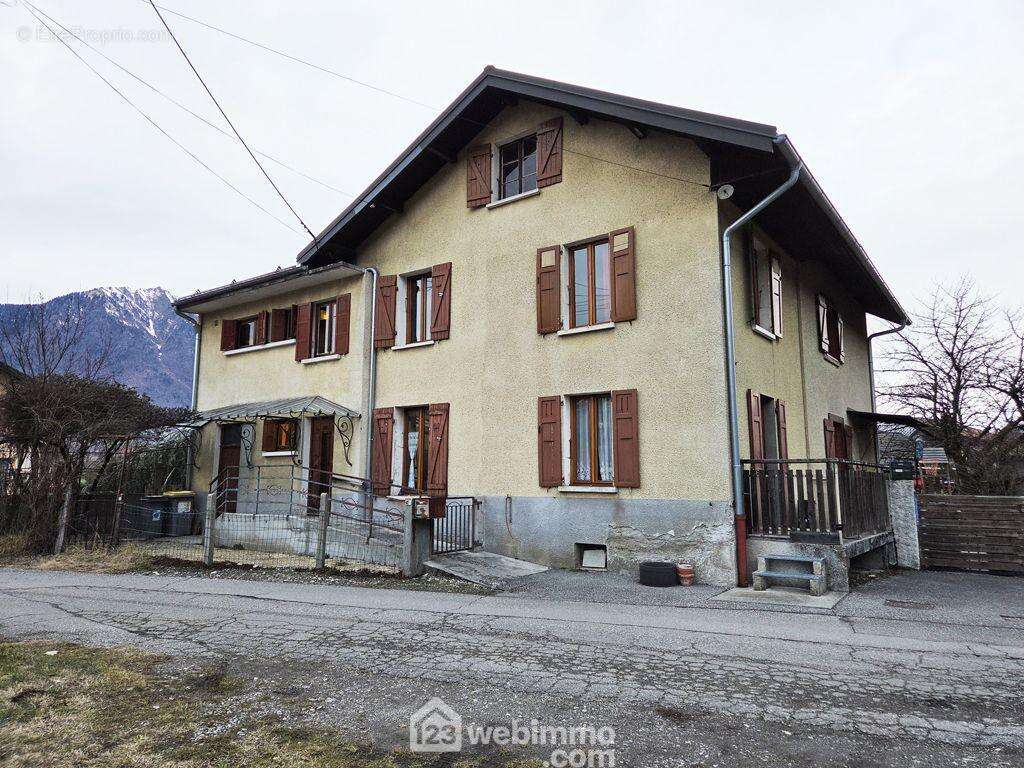 En exclusivité, maison mitoyenne de 88m² et son terrain de 241m² à Grignon. - Maison à GRIGNON