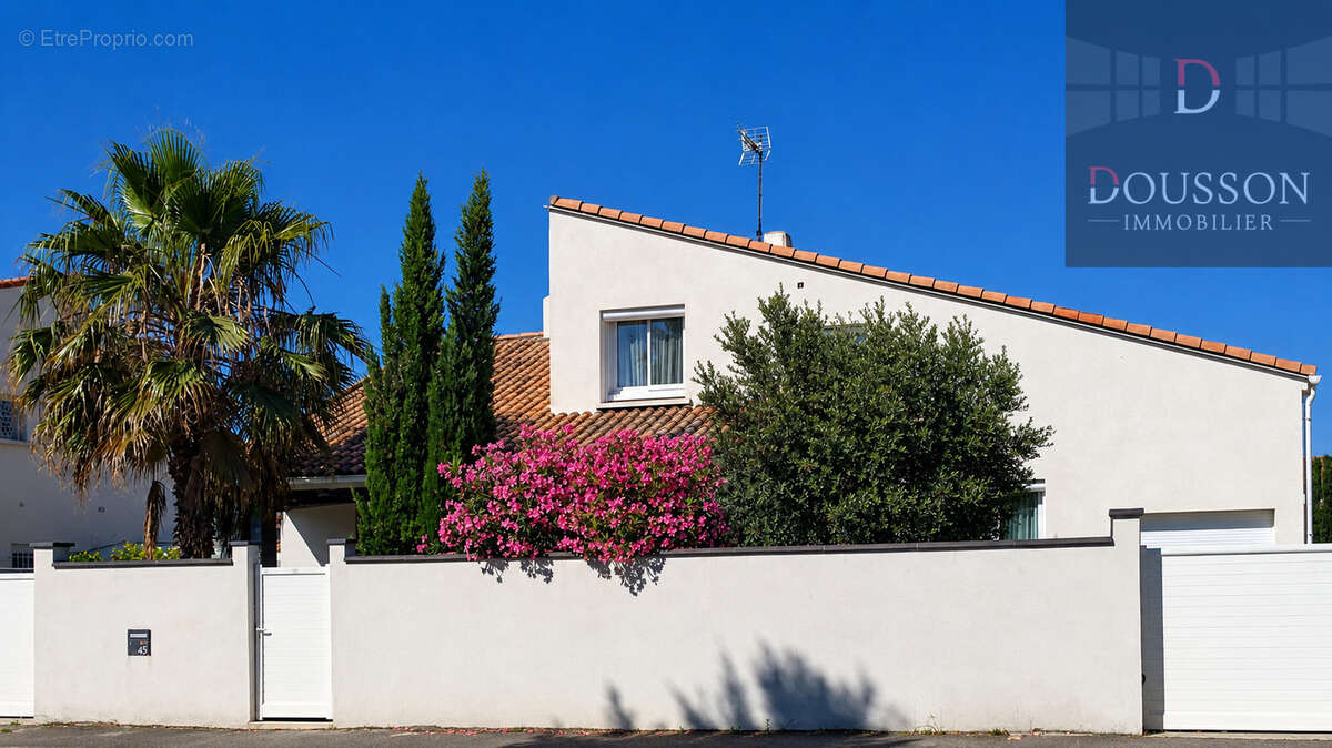 Maison à SAINT-LAURENT-D'AIGOUZE