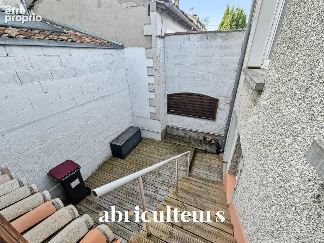 Maison 4 pièces 96 m² avec cour et garage en vente à Cognac 16100 - photo 4