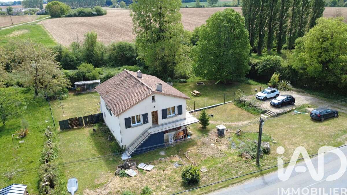 Maison 136 m² à Gizay  - photo 5