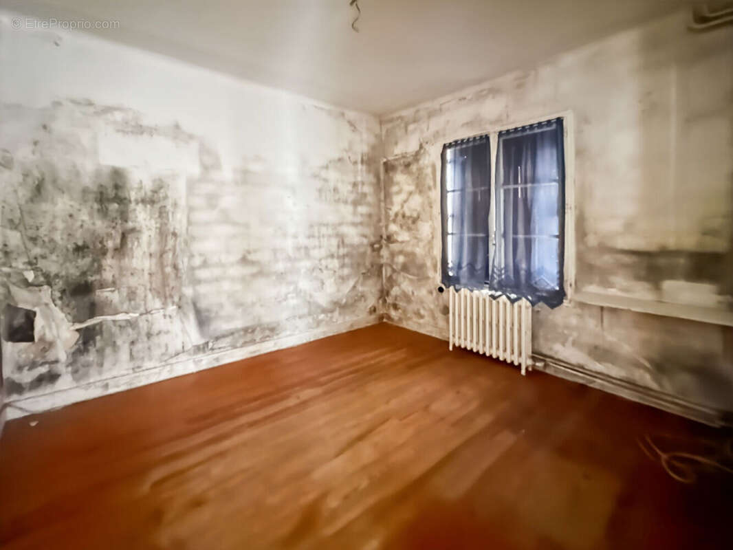 Maison à VERRIERES-LE-BUISSON