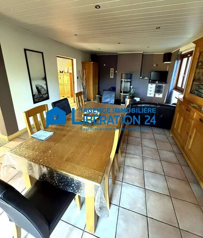 Maison familiale de 198 m2 au calme avec beau  terrain plat – Secteur prisé de La Chapelle-d’Aurec - photo 4