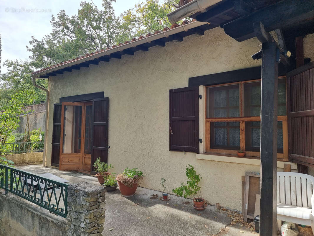 Maison à LA ROQUE-D&#039;ANTHERON