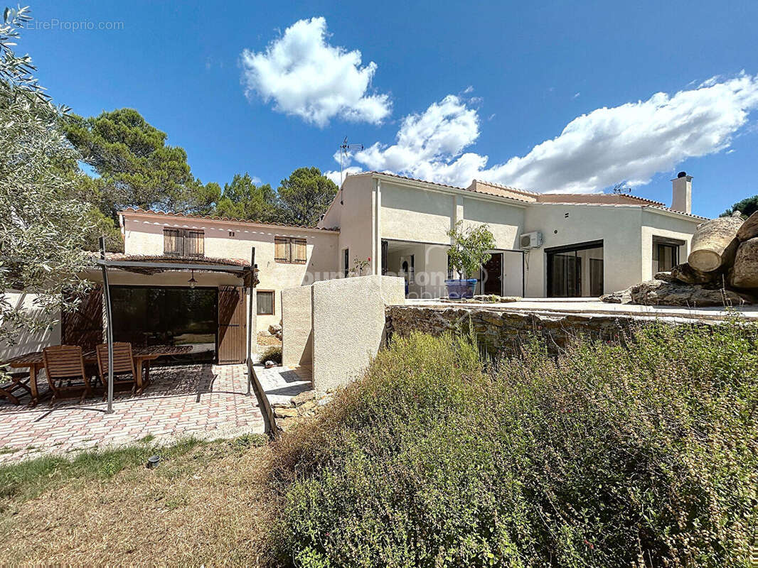 Uchaux, propriété avec gîte 205m² , possibilité revenu locatif, 4870m² de terrain arboré avec piscine - photo 5
