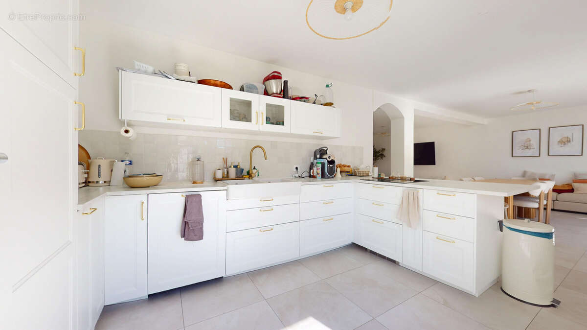 Maison individuelle familiale dans un quartier pavillonnaire, 4 chambres, confort de plain pied et sous-sol - photo 4