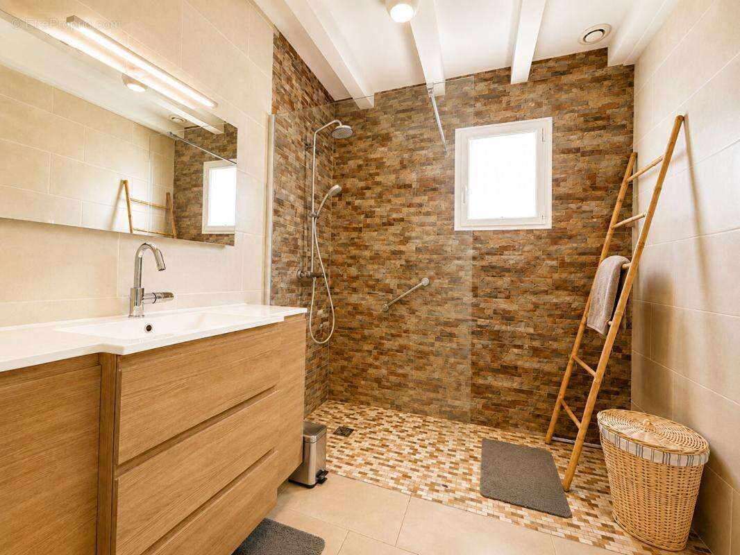 Maison rénovée sur 2 ha avec box chevaux - Secteur Mamers - photo 7