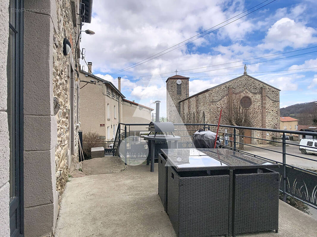 Appartement à LARAJASSE