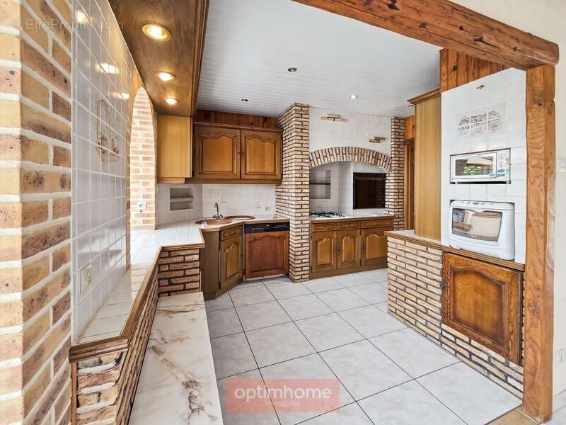 Maison 98 m² 3 chambres veranda cave complete grand garage - photo 7