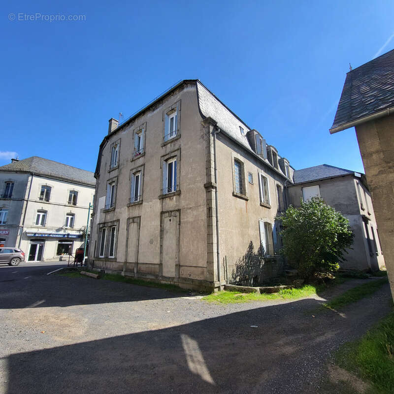 Appartement à RIOM-ES-MONTAGNES