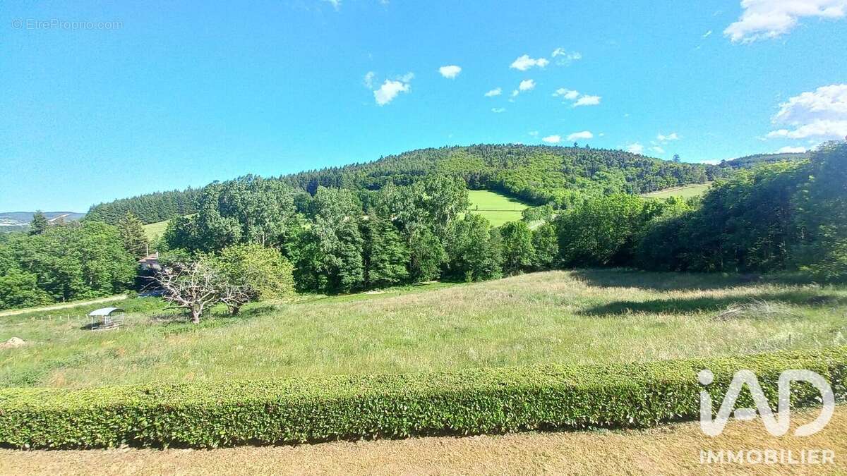 Maison 104 m² à Saint-Julien-Molin-Molette  - photo 3
