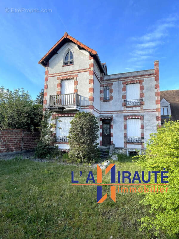 Maison à LE MESNIL-LE-ROI