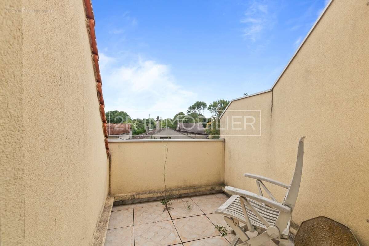 Appartement à SAINT-THIBAULT-DES-VIGNES