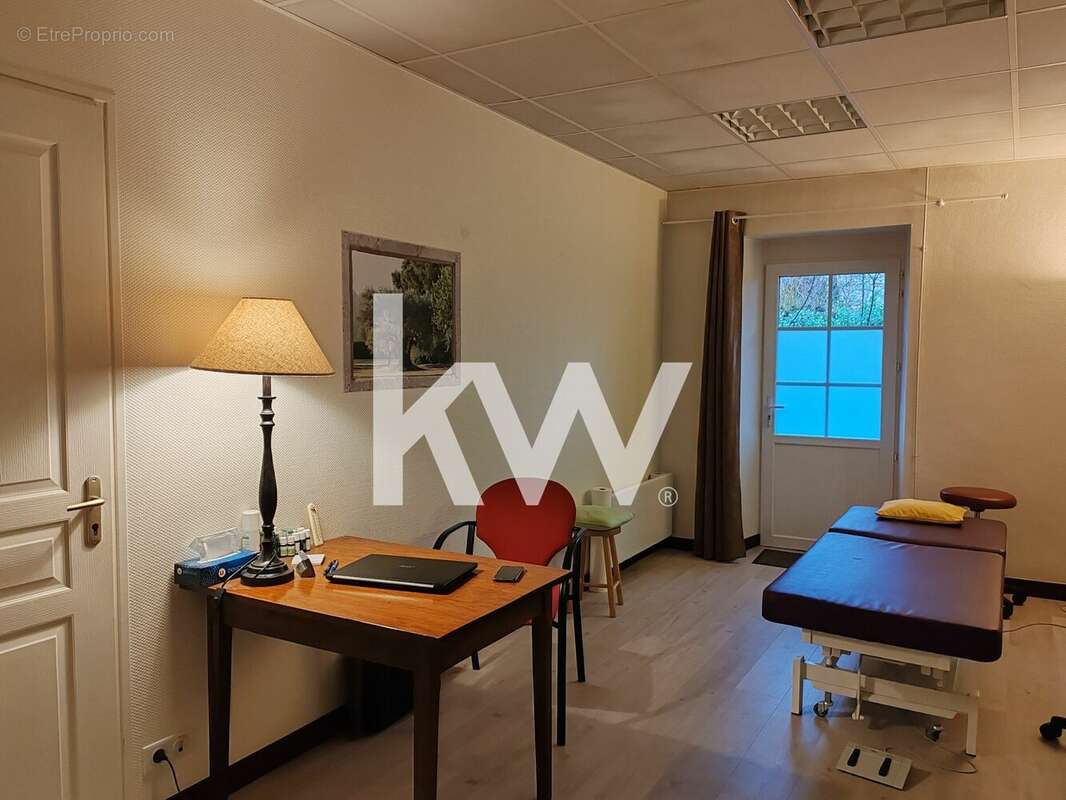 Commerce à SAINT-YRIEIX-LA-PERCHE