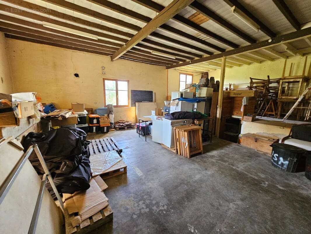 Photo 2 - Commerce à MARIOL