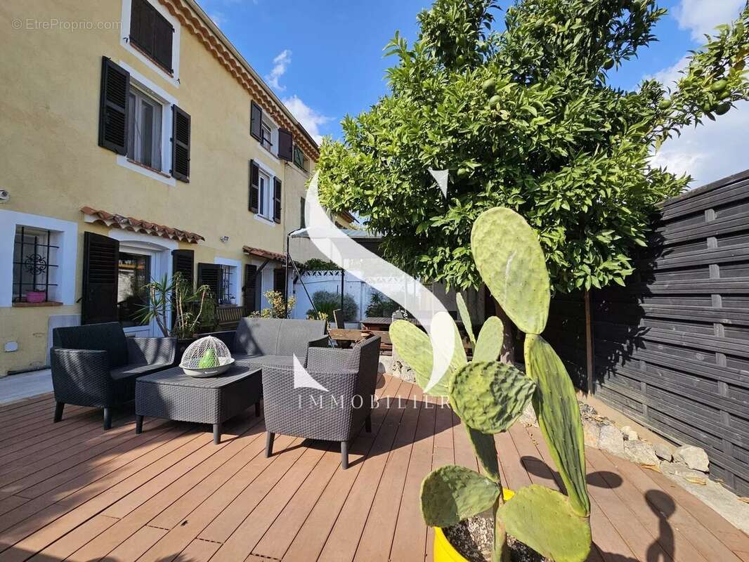 Maison à VALLAURIS