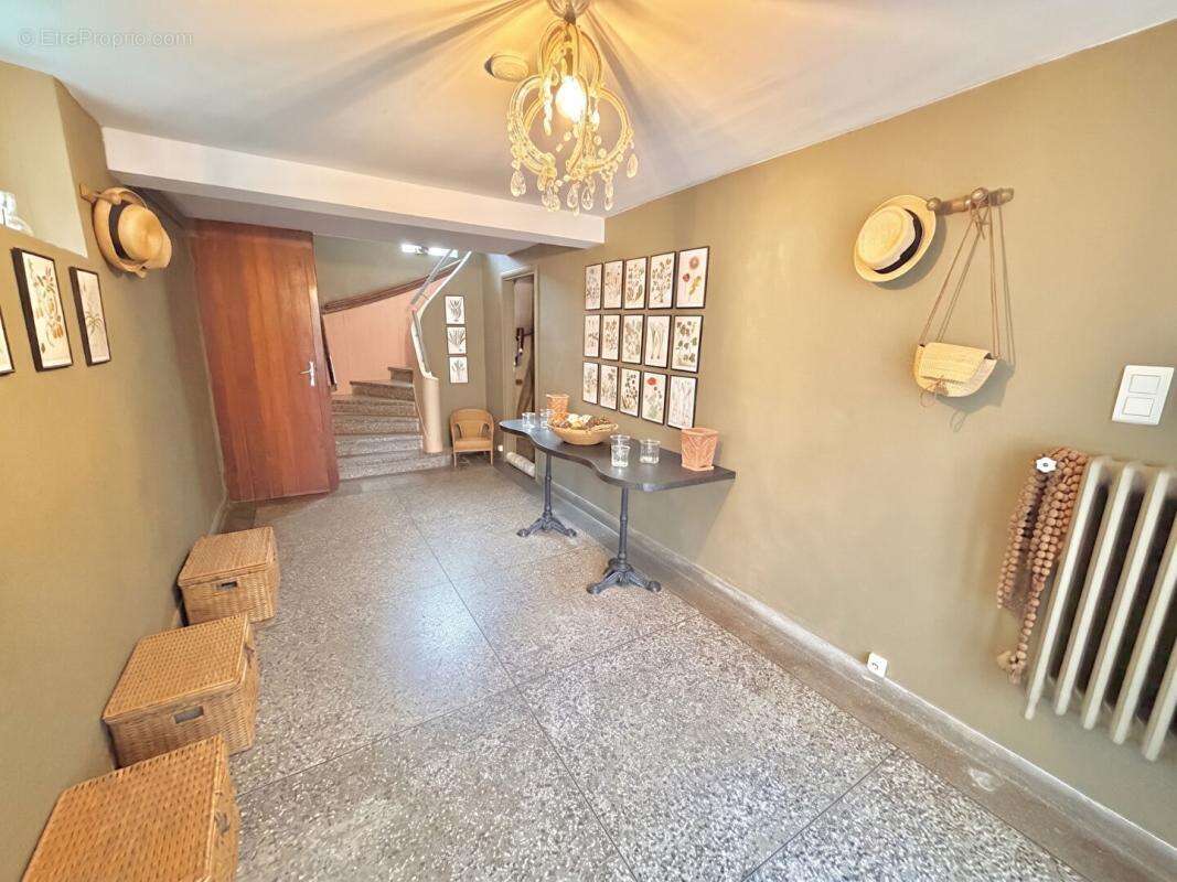 Maison centre-ville avec 3 chambres, jardinet et garage - photo 2