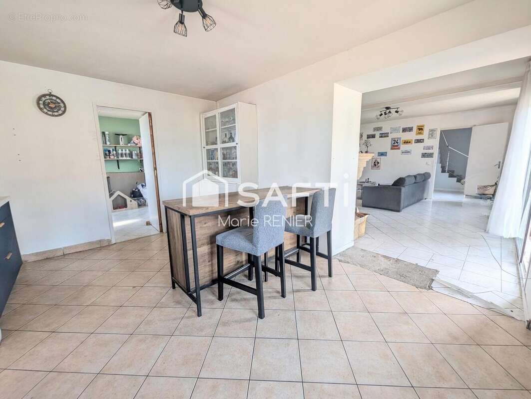 Maison 130 m² à Lezigne  - photo 2
