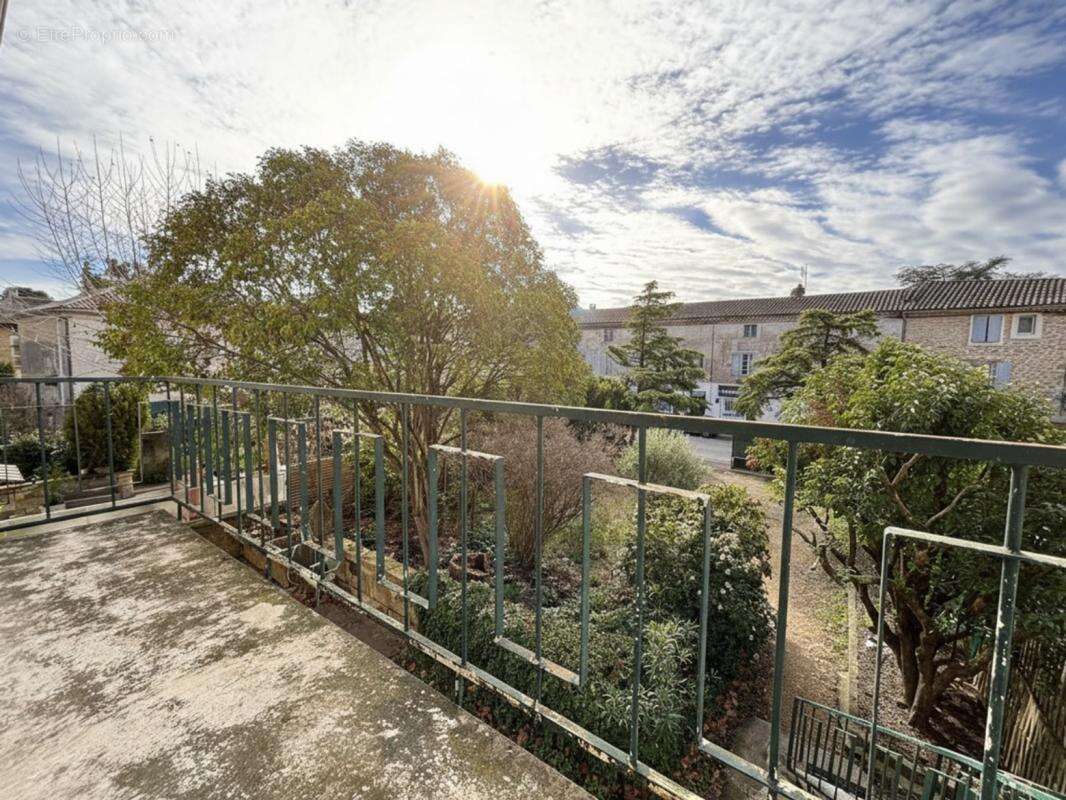 Maison à SUZE-LA-ROUSSE