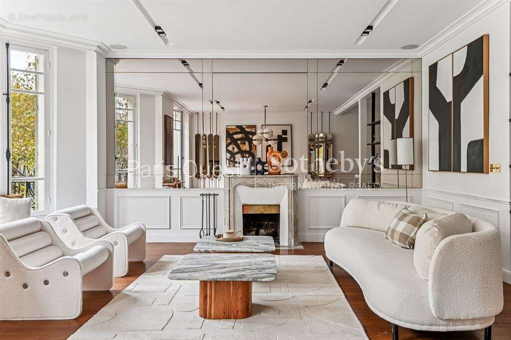 Appartement à PARIS-7E