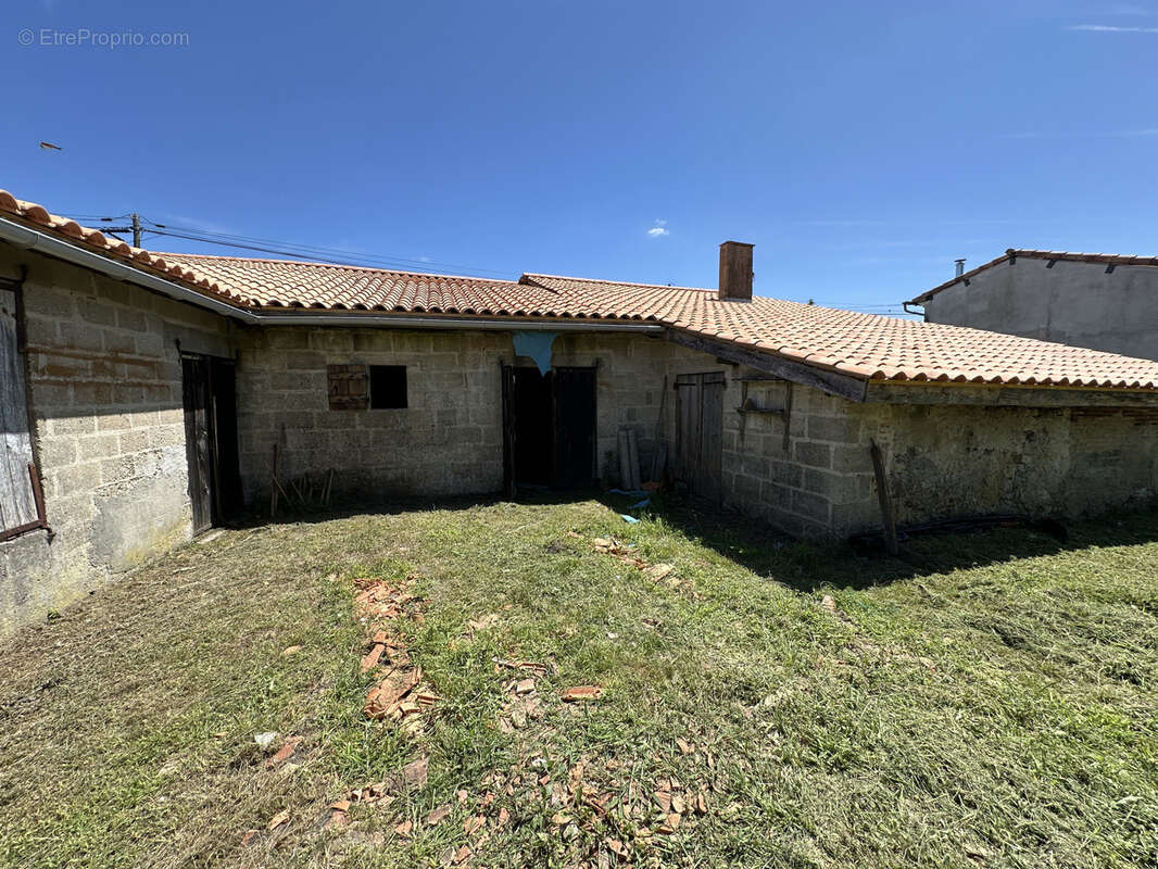 Maison à LA ROCHE-CHALAIS