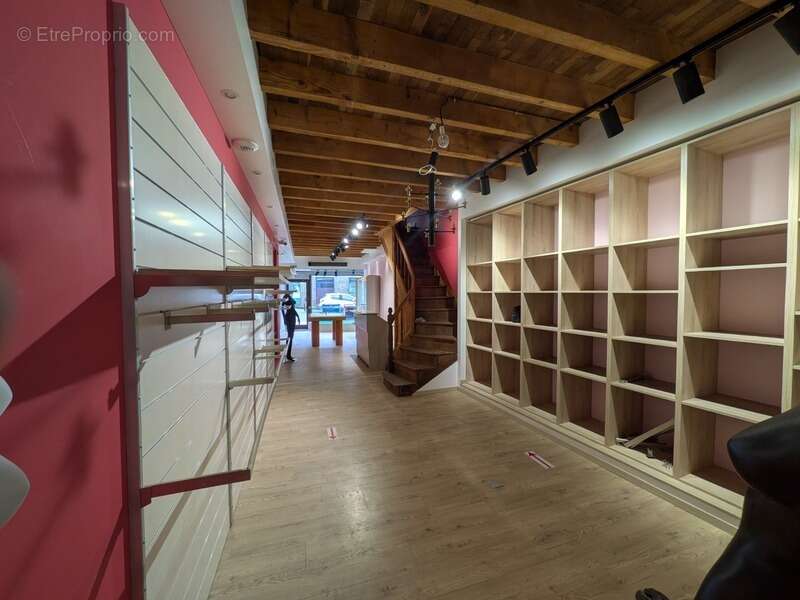 Guemene sur scorff immeuble de 230m² environ sur 3 niveaux avec jardin - photo 3