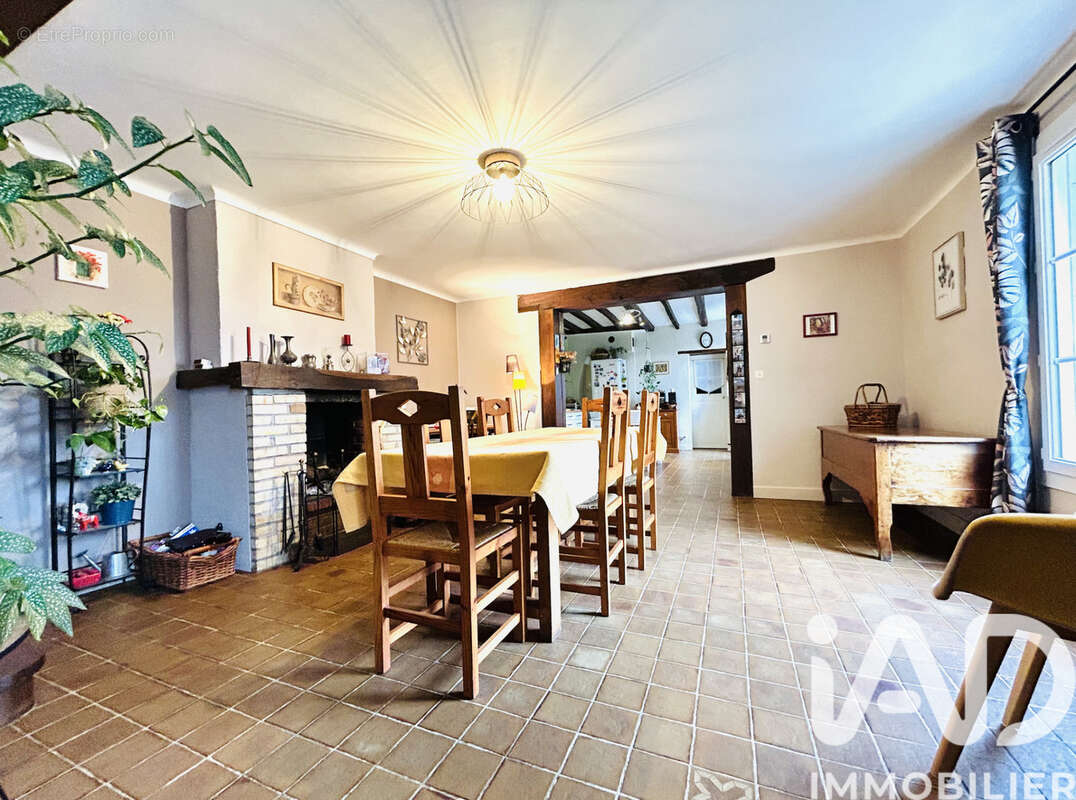 Maison 140 m² à Neuille-Le-Lierre  - photo 5