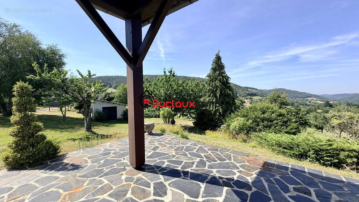 Maison avec vue panoramique - 103 m2 - Terrain de 3 200 m2 - Junhac - photo 2