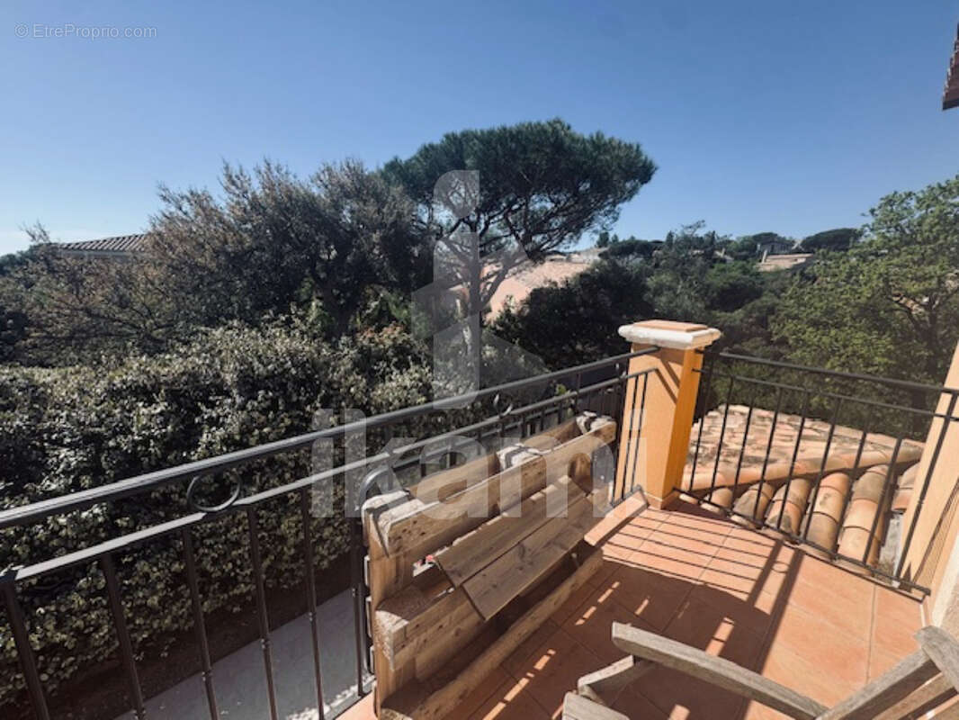 Maison à ROQUEBRUNE-SUR-ARGENS