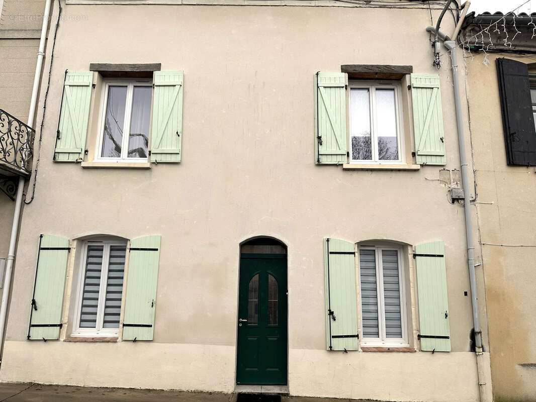Maison à SEYCHES
