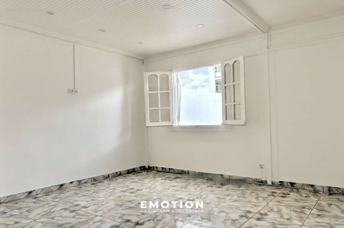 Maison à CAPESTERRE-BELLE-EAU