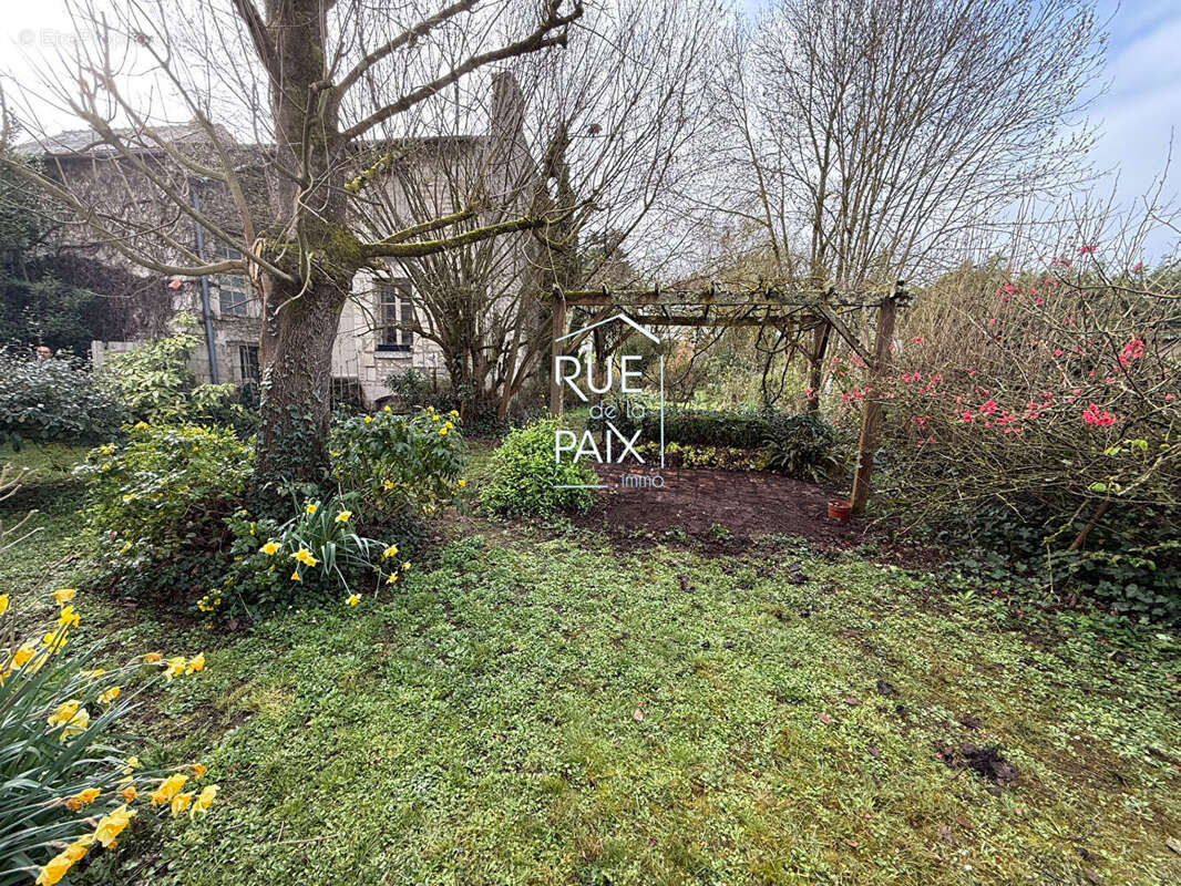 Maison à SAINT-GERVAIS-LES-TROIS-CLOCHERS